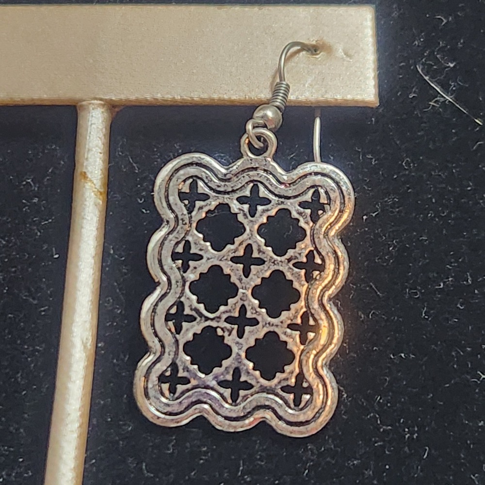 Silver Tone Openwork Lattice Scalloped Rectangle‎ Drop Earrings Boho heavy